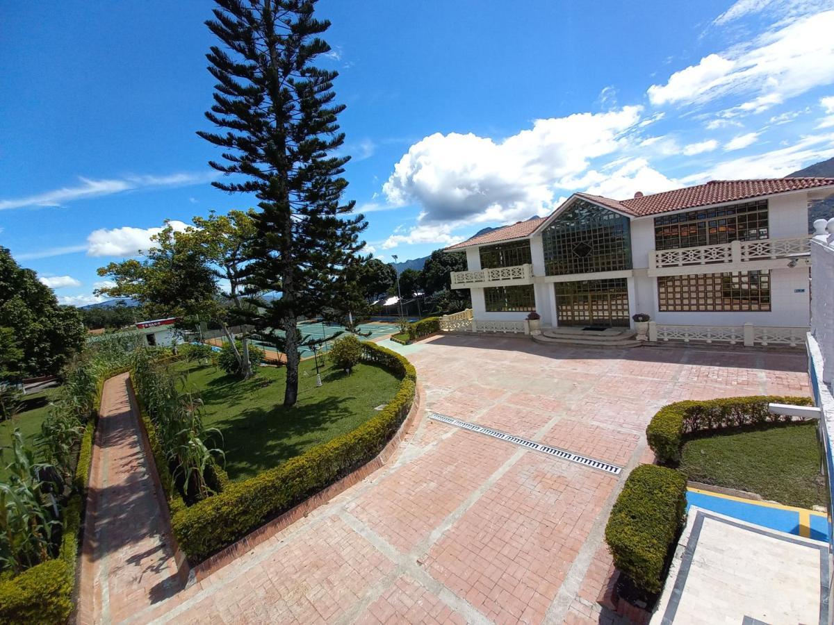 Hotel Barcelona Chinauta Exterior photo